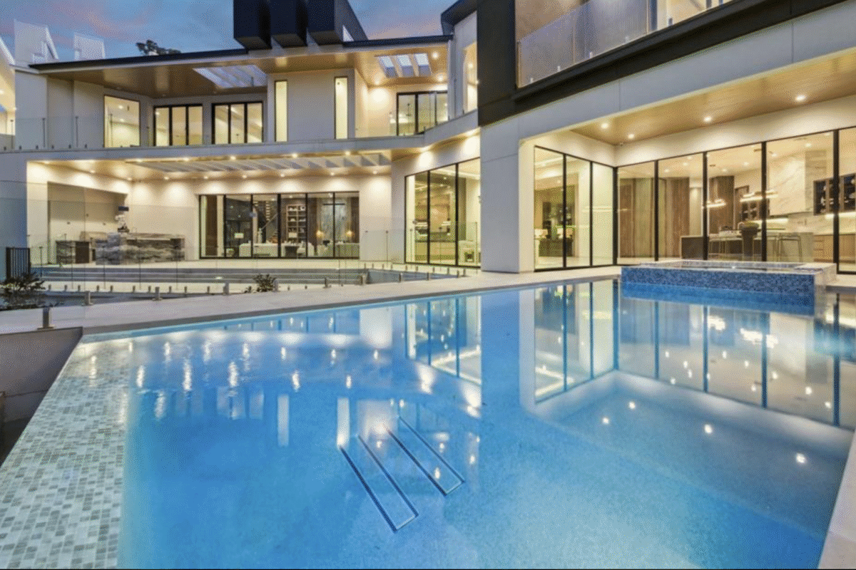 Houston’s  Million Wonder Mansion Finally Sells